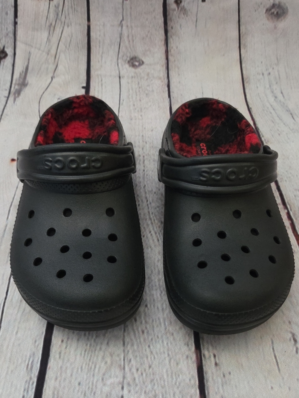 CROCS Kids Black Plaid Fleece Lining  Size J1